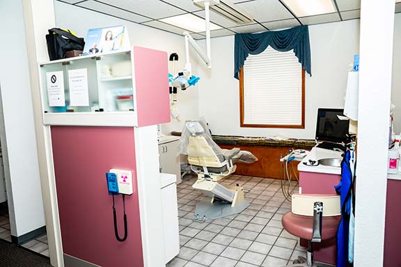 Angleton dentist